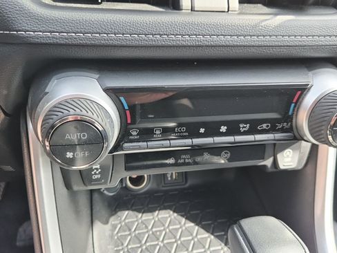 Used 2025 Toyota RAV4 XLE image 8