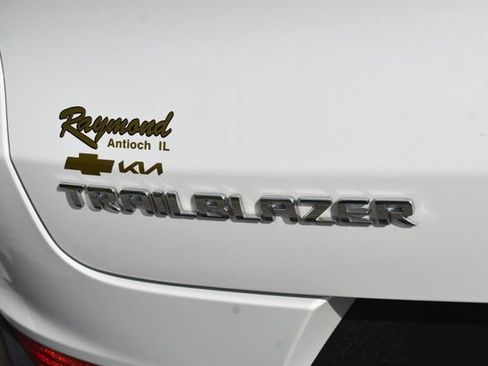 Used 2025 Chevrolet TrailBlazer LT w/ LT Cold Weather Package FWD image 13