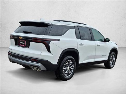New 2026 Chevrolet Traverse LT image 2