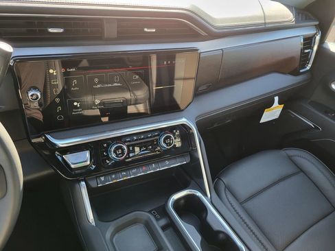 New 2026 GMC Sierra 2500 Denali w/ Denali Reserve Package image 10