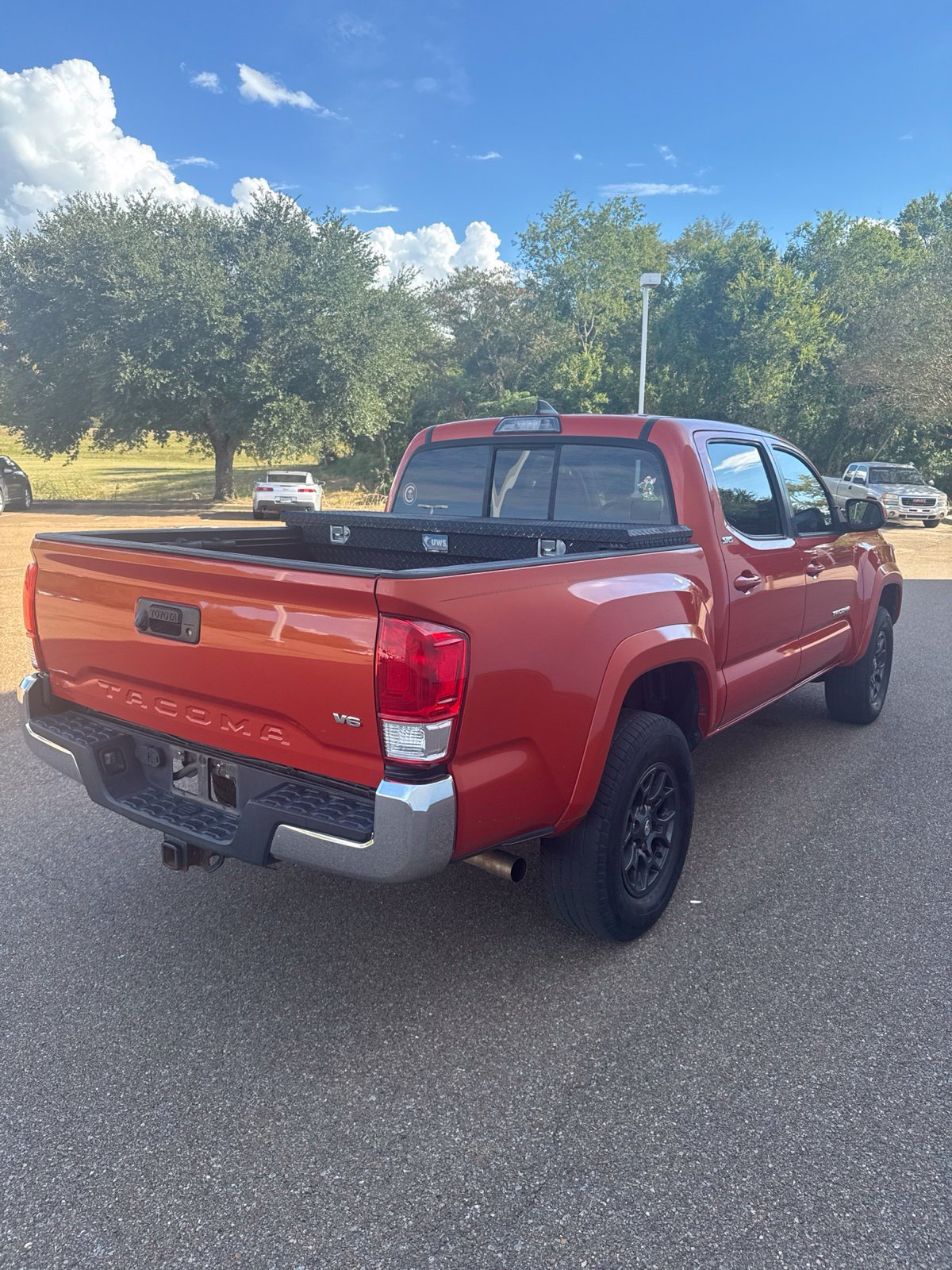 Used 2017 Toyota Tacoma SR5 w/ Tow Package RWD image 20