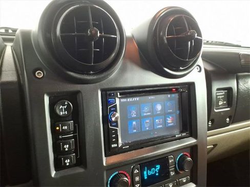 Used 2005 HUMMER H2 w/ Preferred Equipment Group image 21