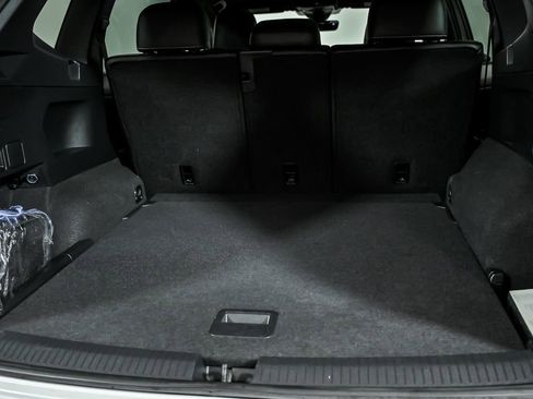 Used 2024 Volkswagen Tiguan SEL R-Line image 8