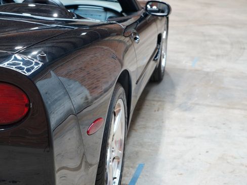 Used 2004 Chevrolet Corvette Convertible w/ Preferred Equipment Group image 17