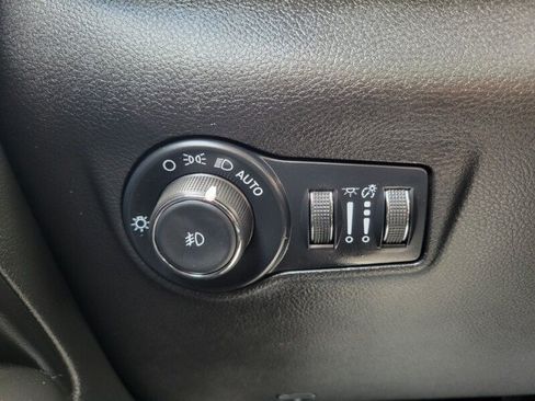 Used 2025 Jeep Compass Trailhawk AWD/4WD image 18
