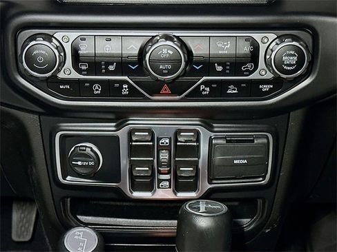Used 2022 Jeep Gladiator Overland image 13