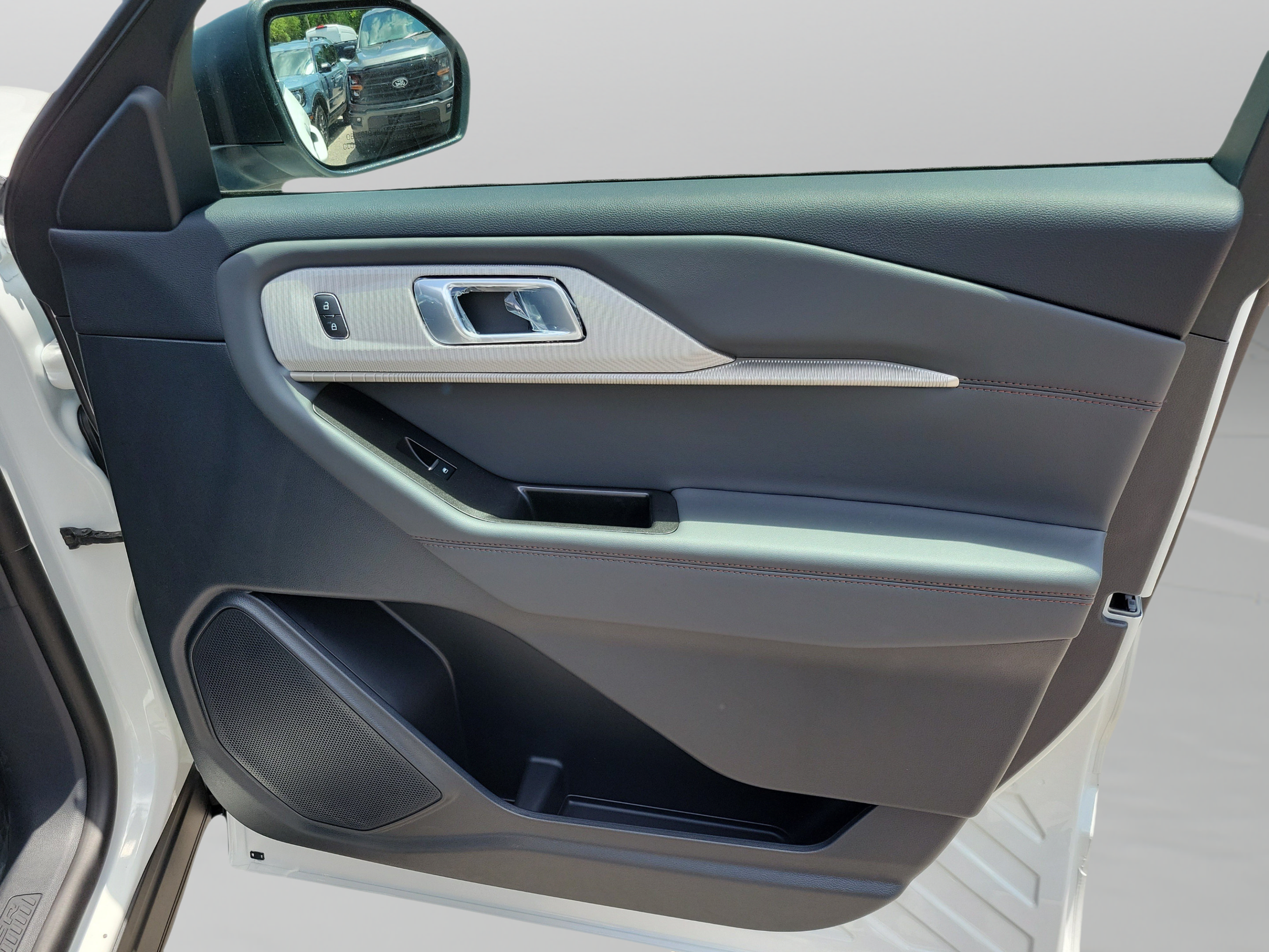New 2026 Ford Explorer Active AWD/4WD image 7
