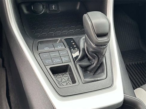 Used 2020 Toyota RAV4 XLE image 8