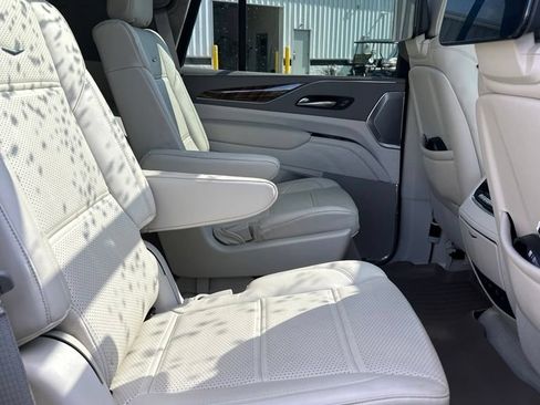 Certified 2023 Cadillac Escalade Premium Luxury Platinum w/ Heavy-Duty Trailer Package AWD/4WD image 8