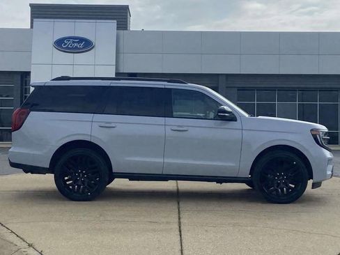 New 2026 Ford Expedition Platinum AWD/4WD image 2