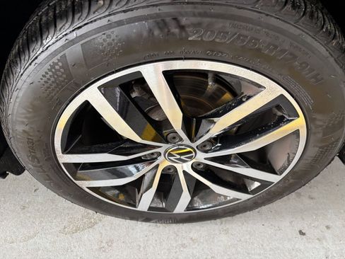 Used 2025 Volkswagen Jetta SE image 30