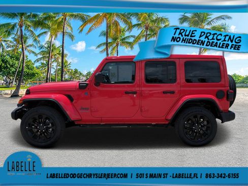 Used 2025 Jeep Wrangler Unlimited Sahara w/ Safety Group AWD/4WD image 6