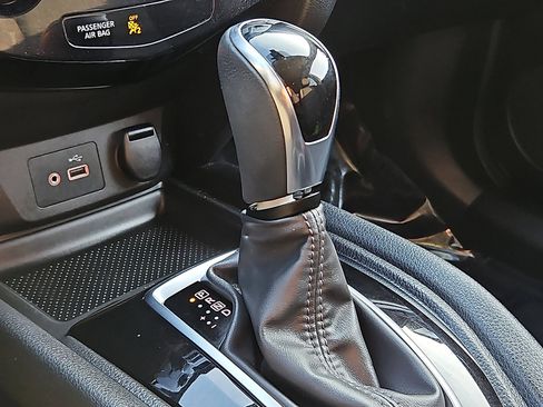 Certified 2019 Nissan Rogue SV image 14