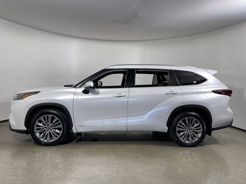 Certified 2024 Toyota Highlander Platinum AWD/4WD image 6