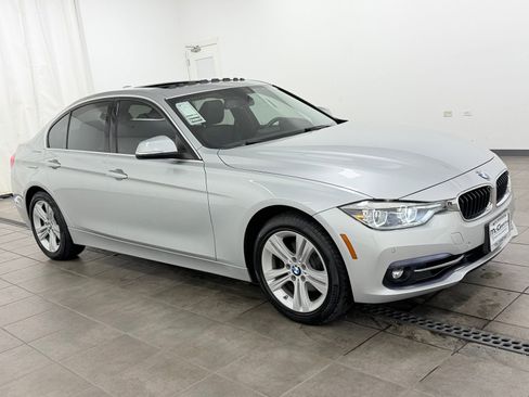 Used 2017 BMW 330i xDrive Sedan AWD/4WD image 6