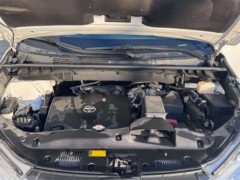 Used 2018 Toyota Highlander LE image 21