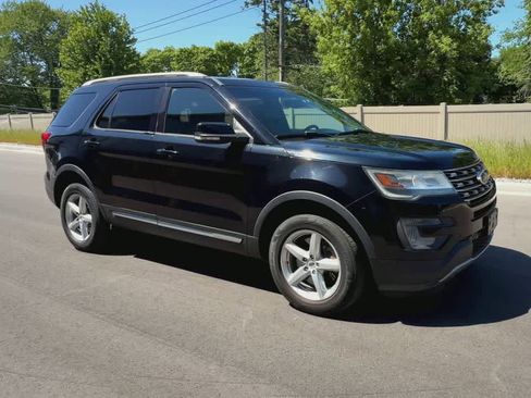 Used 2016 Ford Explorer XLT w/ Equipment Group 202A AWD/4WD image 2