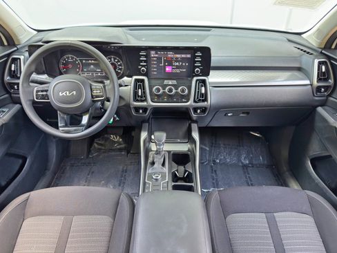 Used 2023 Kia Sorento LX image 11