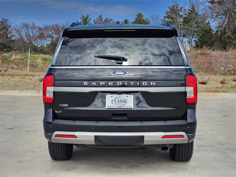 Used 2024 Ford Expedition XLT image 7