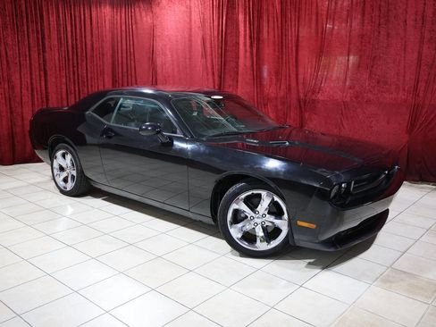 Used 2013 Dodge Challenger R/T RWD image 2