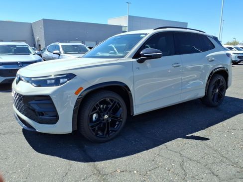 New 2026 Volkswagen Tiguan SE R-Line FWD image 2