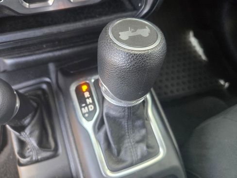 Used 2020 Jeep Wrangler Sport AWD/4WD image 9