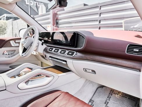 Used 2026 Mercedes-Benz Maybach GLS 600 4MATIC image 40