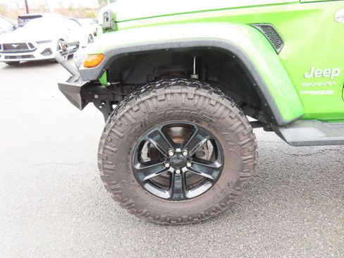 Used 2019 Jeep Wrangler Unlimited Sahara image 16