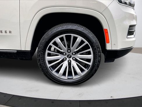 Used 2022 Jeep Grand Wagoneer Series III image 36