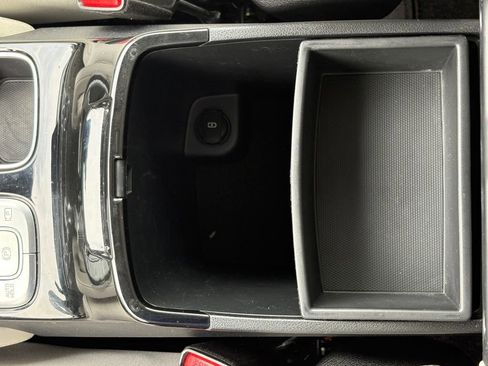 Used 2024 Kia Telluride SX w/ Towing Package FWD image 30