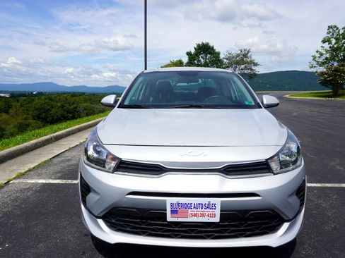 Used 2023 Kia Rio LX image 2