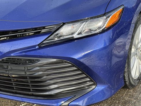Used 2018 Toyota Camry LE image 9
