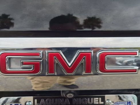 Used 2024 GMC Yukon SLT AWD/4WD image 24