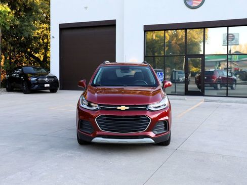 Used 2022 Chevrolet Trax LT w/ LT Convenience Package AWD/4WD image 2