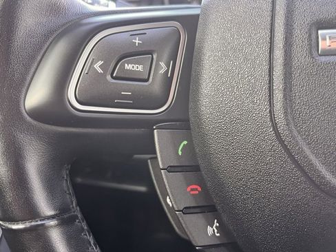 Used 2019 Land Rover Range Rover Evoque SE Premium image 13