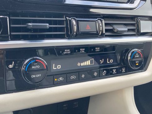 Used 2025 Nissan Pathfinder SV AWD/4WD image 25