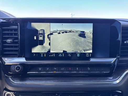 Used 2024 Chevrolet Silverado 2500 LTZ w/ LTZ Convenience Package AWD/4WD image 17