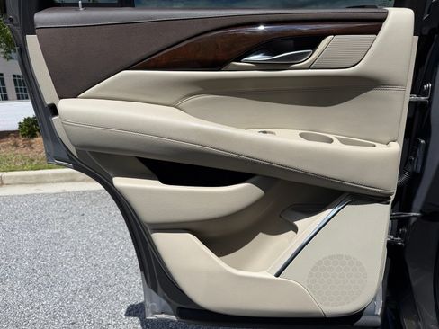 Used 2017 Cadillac Escalade Luxury RWD image 46