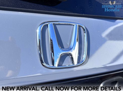 Used 2025 Honda Pilot Touring image 10