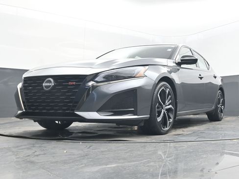 Certified 2023 Nissan Altima 2.5 SR w/ SR Premium Package image 24