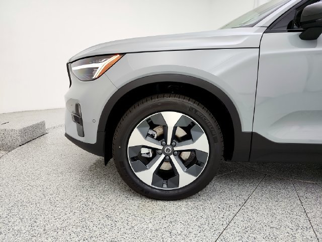 New 2026 Volvo XC40 B5 Plus w/ Protection Package Premier AWD/4WD image 29
