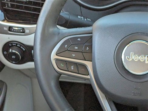 Used 2022 Jeep Cherokee Limited image 19