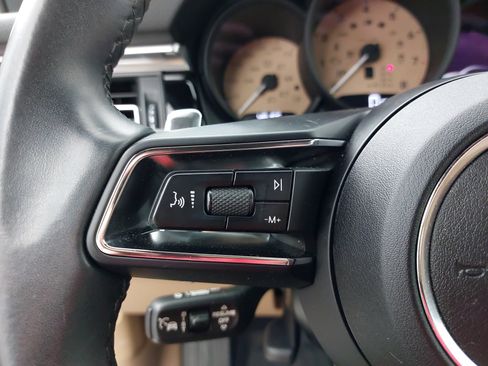 Certified 2023 Porsche Macan AWD/4WD image 19