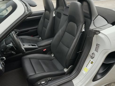 Used 2022 Porsche 718 Boxster GTS RWD image 3