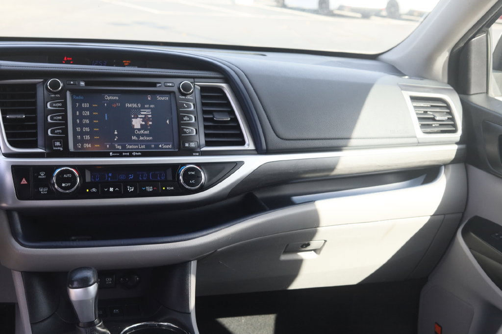 Used 2017 Toyota Highlander Limited AWD/4WD image 24