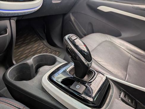 Used 2019 Chevrolet Bolt Premier w/ Infotainment Package image 11