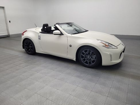 Used 2017 Nissan 370Z Roadster image 11