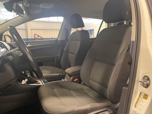 Used 2019 Volkswagen e-Golf SE w/ Driver Assistance Package image 22