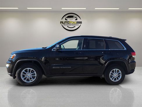 Used 2019 Jeep Grand Cherokee Laredo image 4