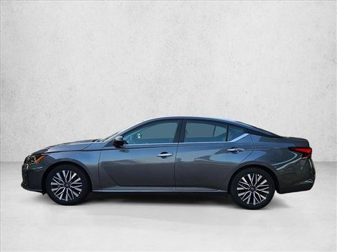 Used 2025 Nissan Altima 2.5 SV FWD image 8